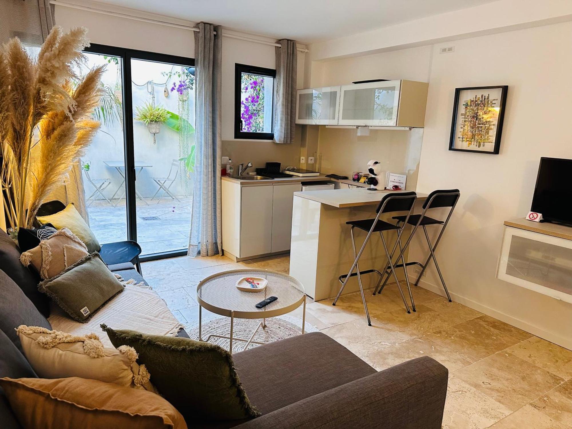 Appartements 3 Etoiles Terrasse Ou Patio Intra-Muros 艾格-莫尔特 外观 照片