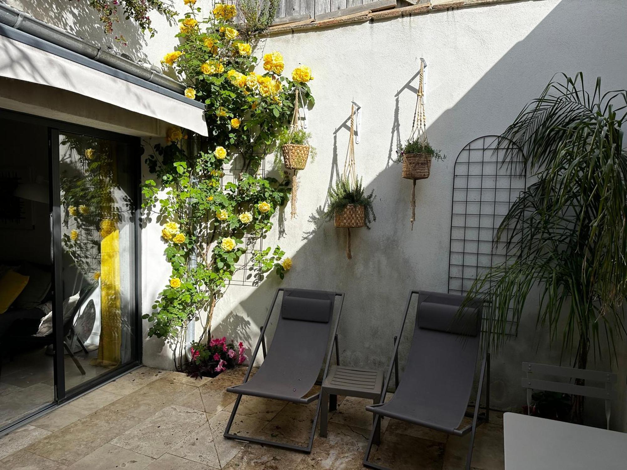 Appartements 3 Etoiles Terrasse Ou Patio Intra-Muros 艾格-莫尔特 外观 照片
