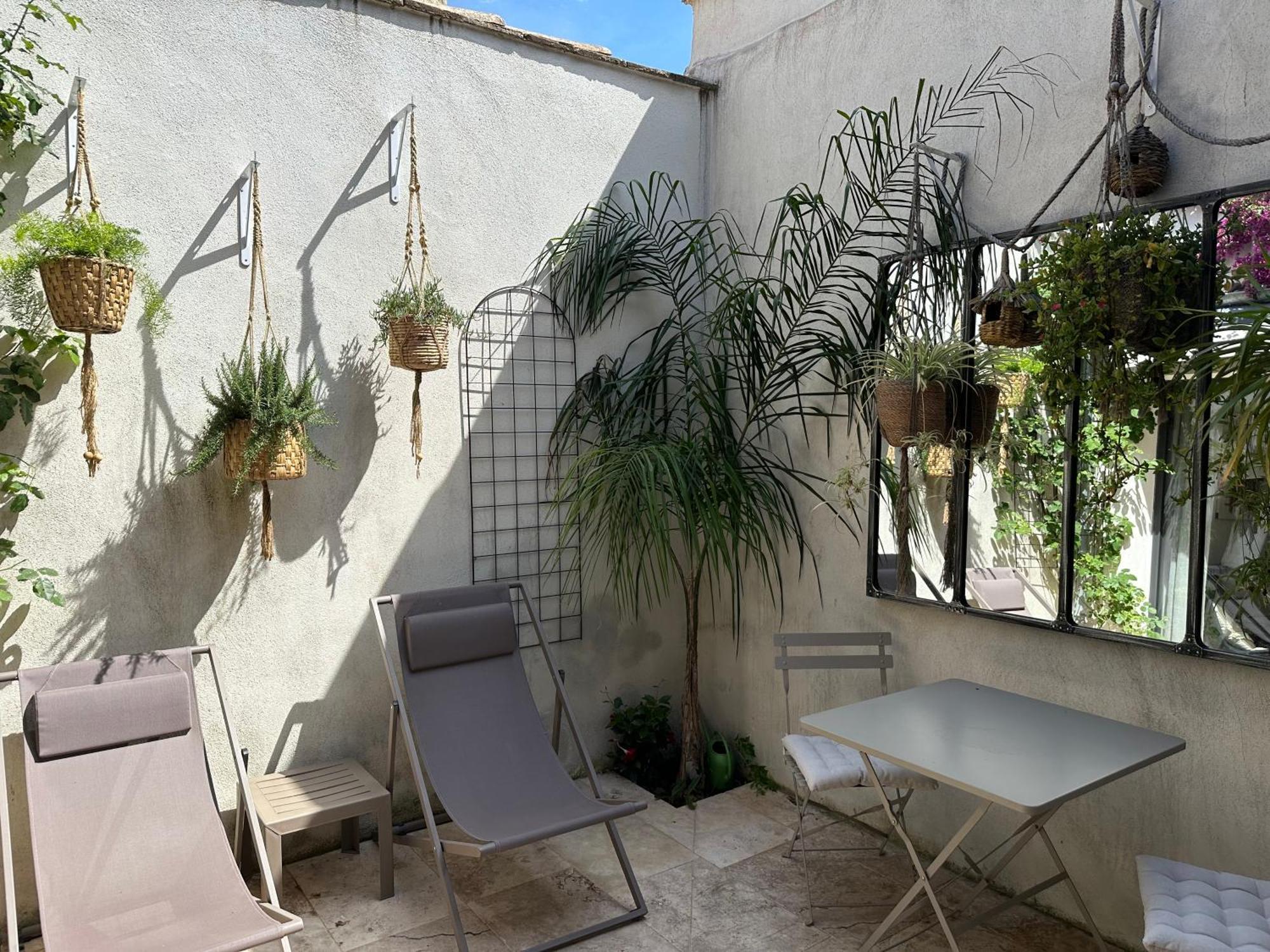 Appartements 3 Etoiles Terrasse Ou Patio Intra-Muros 艾格-莫尔特 外观 照片